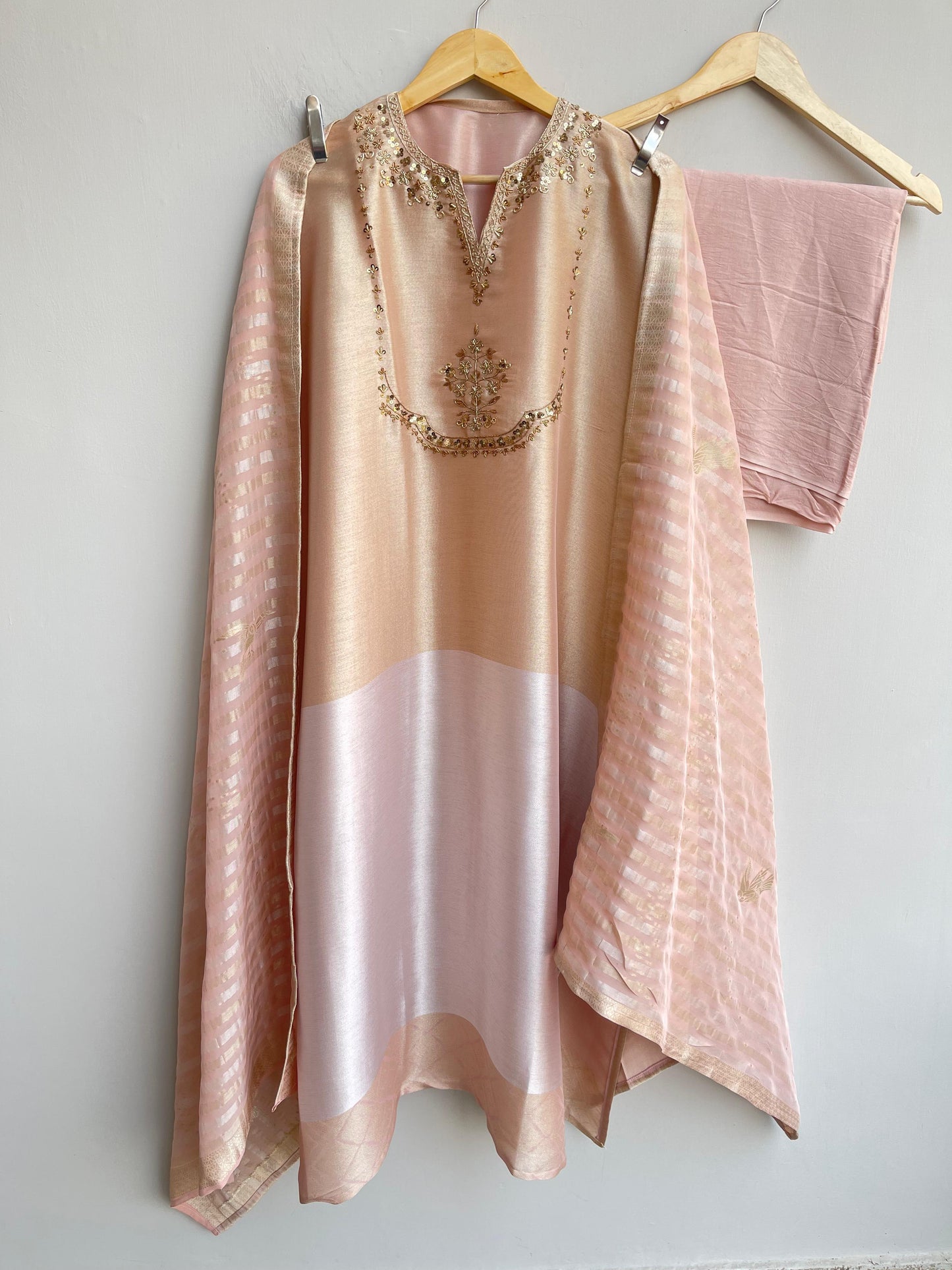 Self shimmer jiraffe silk unstitched ladies suit Rc18484