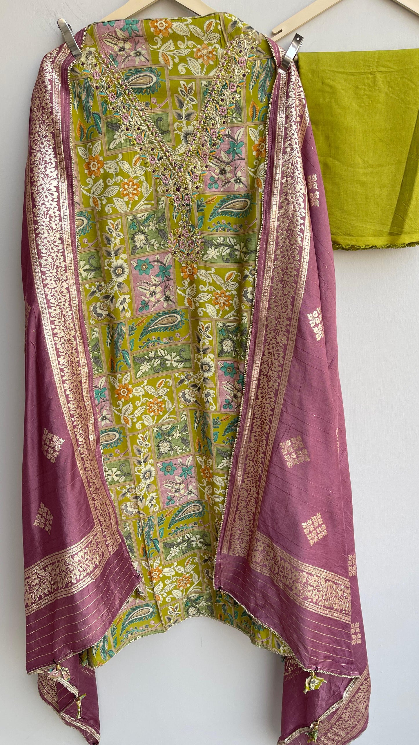 Banarasi muslin silk unstitched ladies suit Rc17963