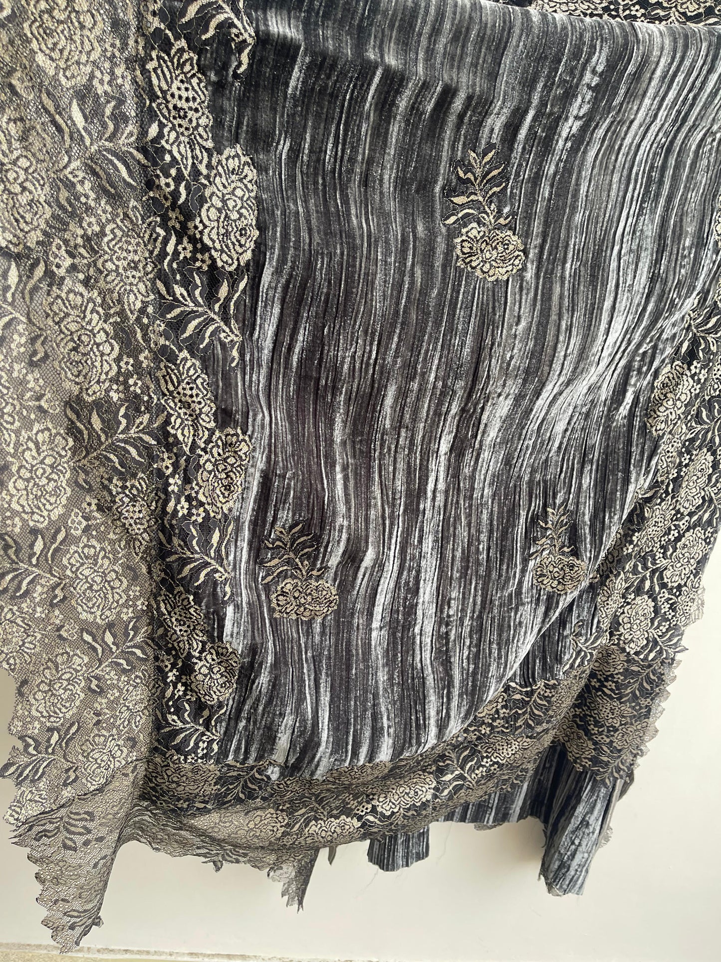 Micra crushed velvet unstitched ladies suit Rc18295