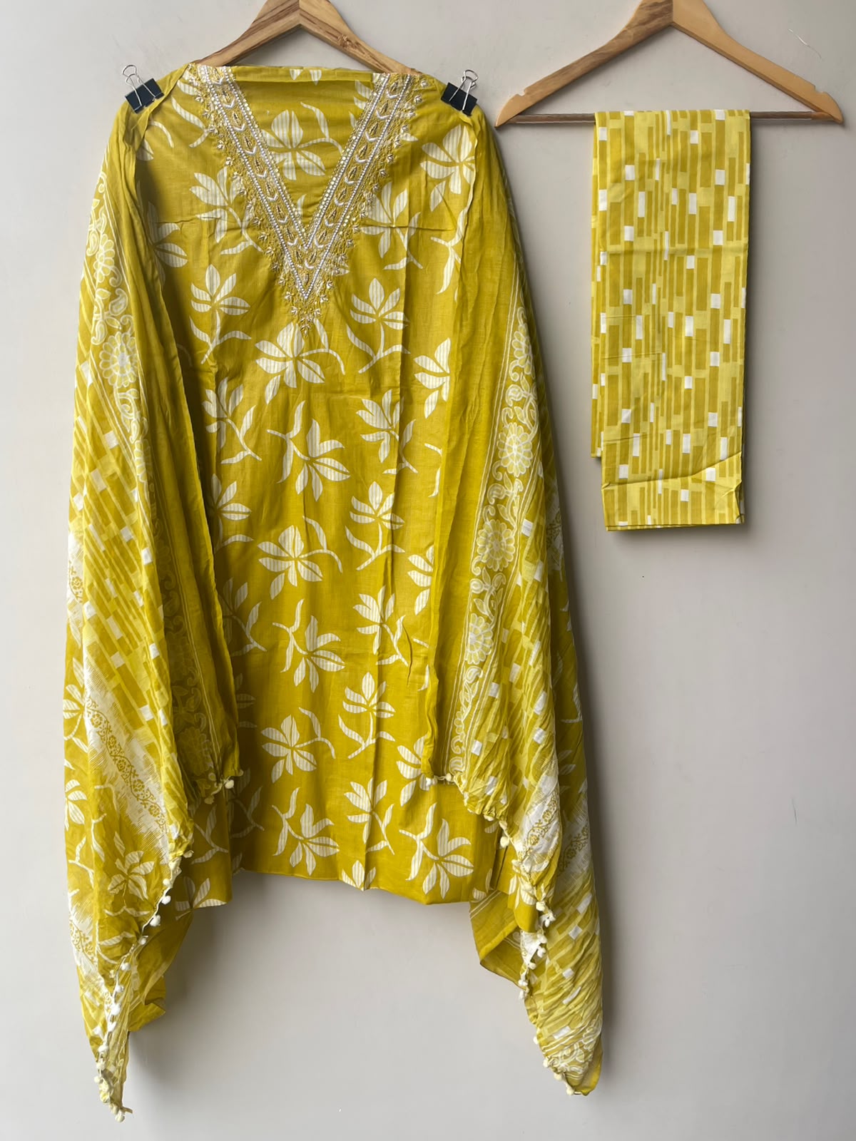Printed Cotton Unstitched 3 pcs Suit Set