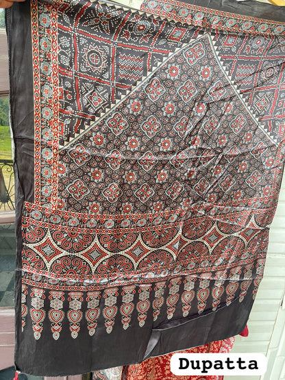 Gajji silk printed unstitched ladies suit Rc19298