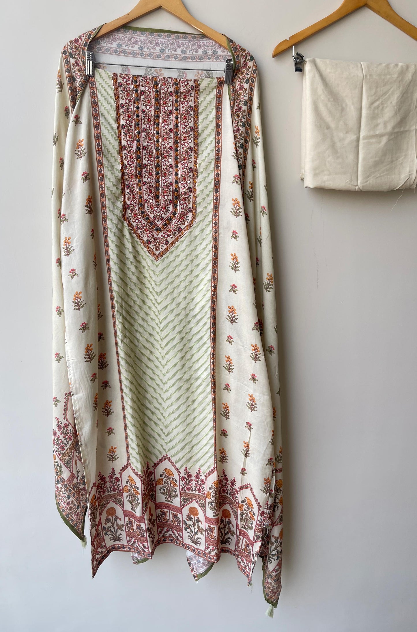 Muslin Printed Unstitched Ladies Suit RC-18752 – view 4