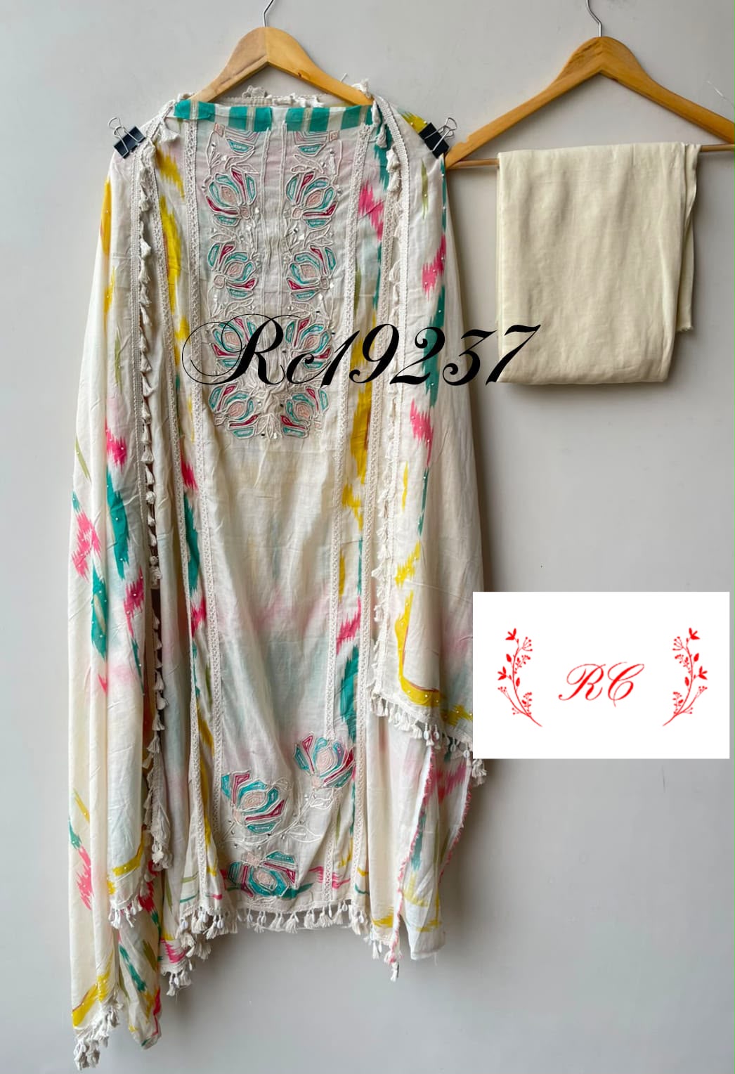 Mul chanderi printed ladies unstitched suit Rc19237 (b)