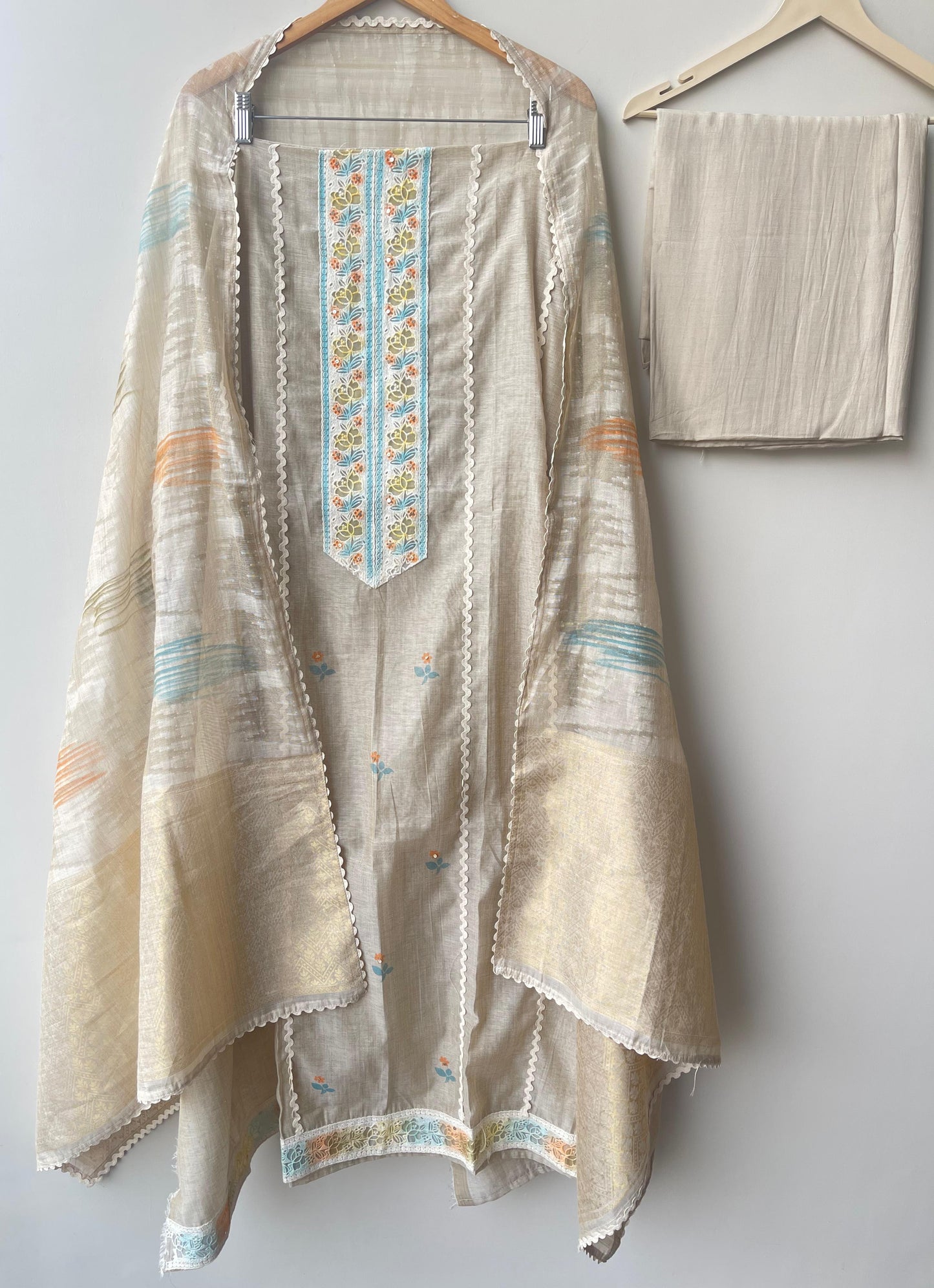 Mul Chanderi Unstitched Ladies Suit RC-18641