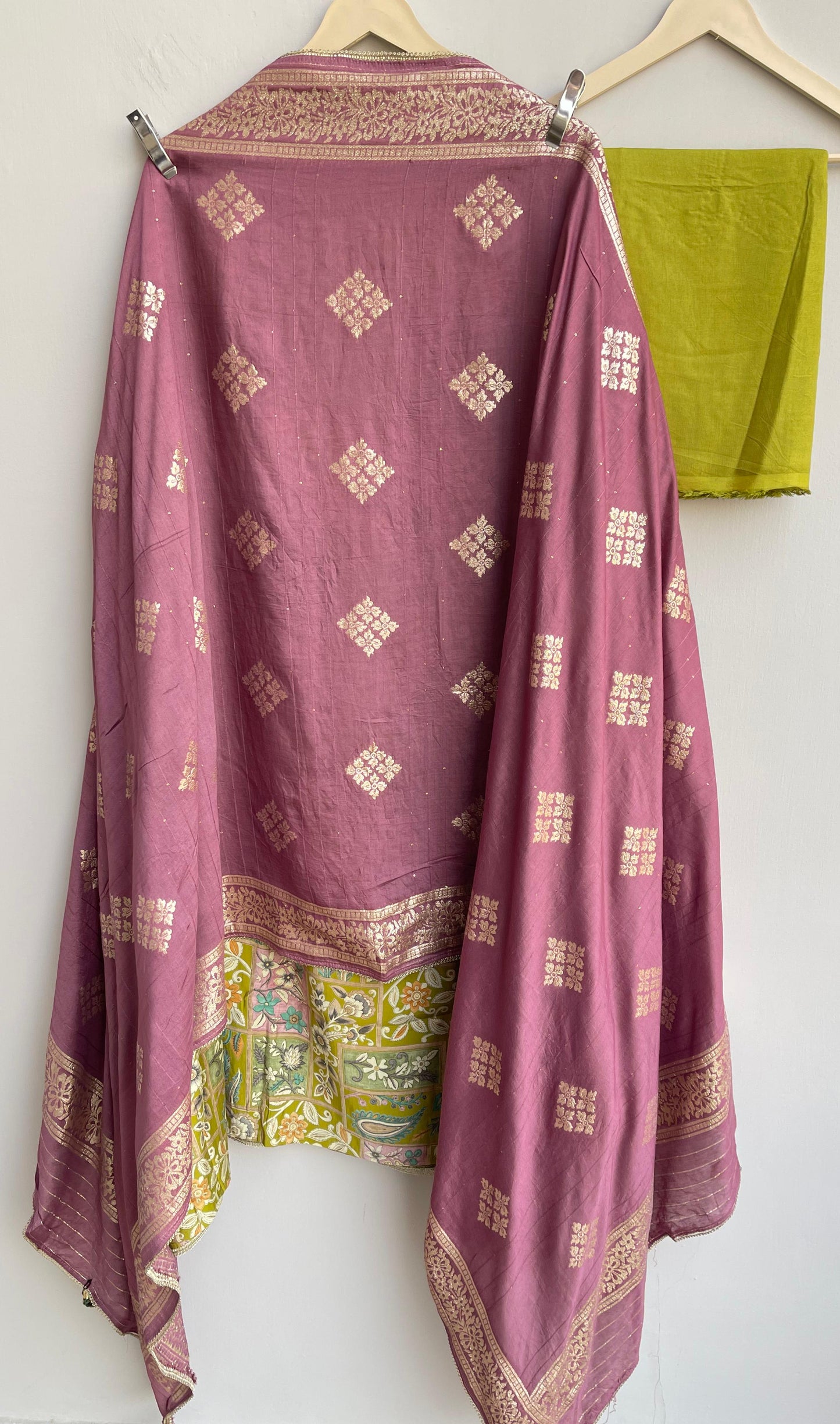 Banarasi muslin silk unstitched ladies suit Rc17963