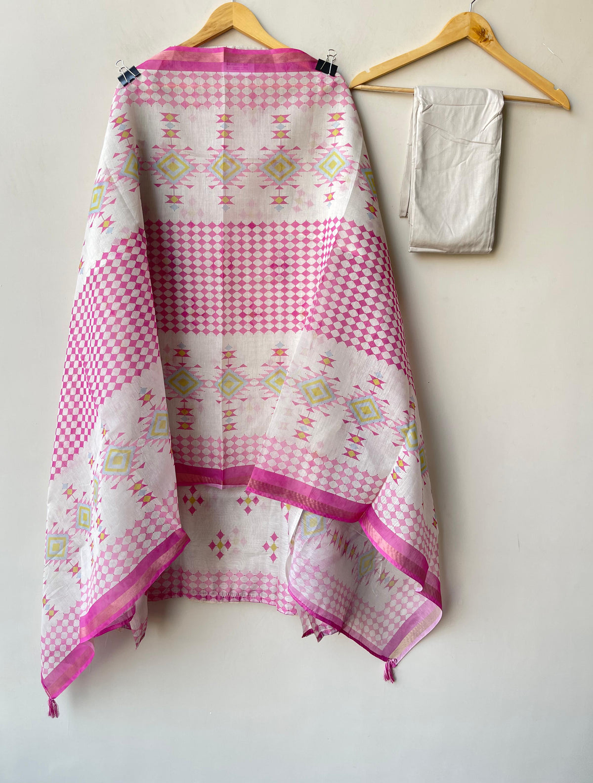 Mul chanderi printed ladies unstitched suit
