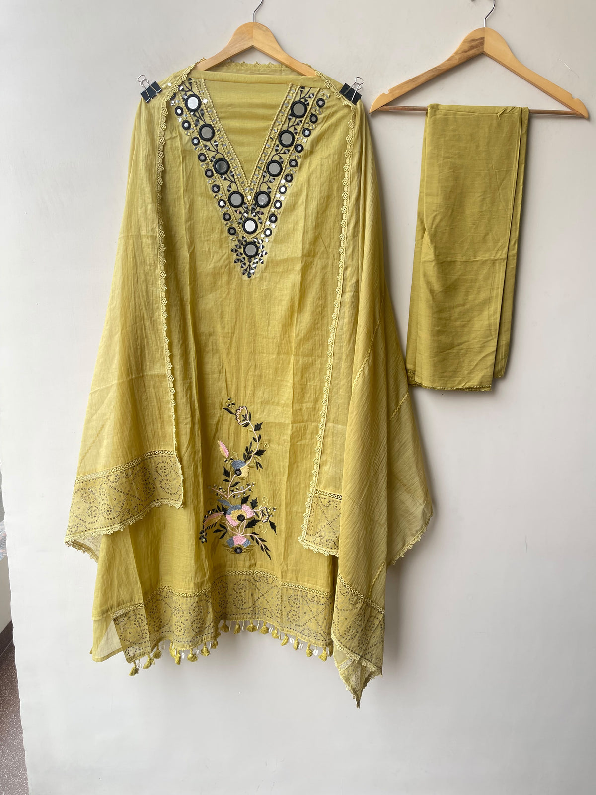 Premium Mul Chanderi Designer Unstitched 3 Pcs Suit Set