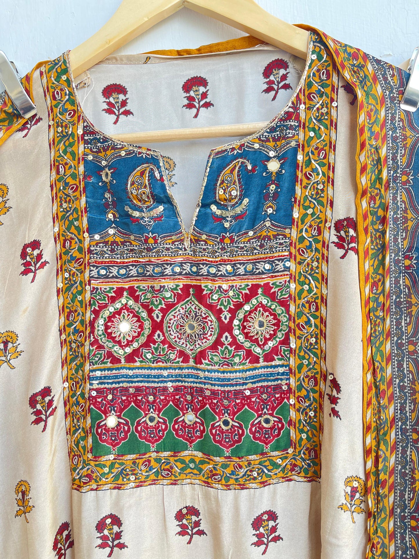 Crape satin unstitched ladies suit Rc17876