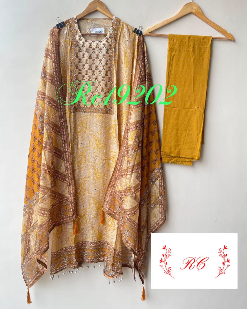 Soft n flowy organza ladies unstitched suit Rc19202