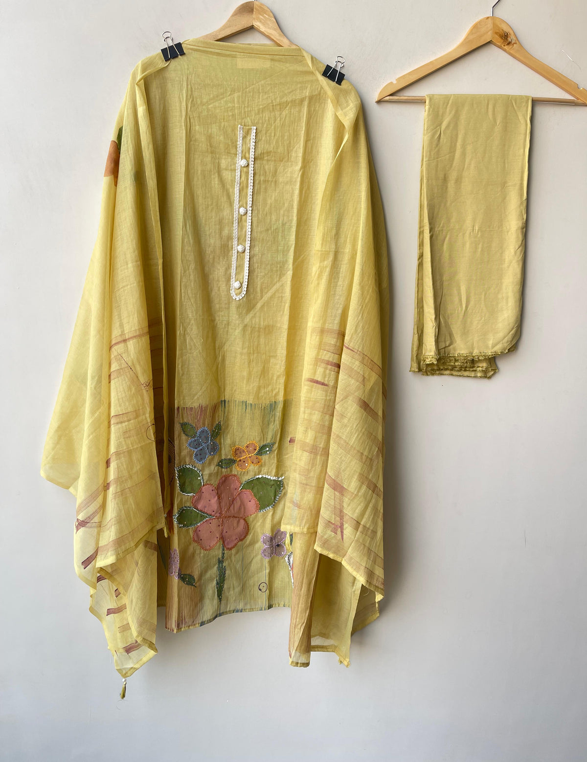 Mul chanderi brush painted unstitched ladies suit