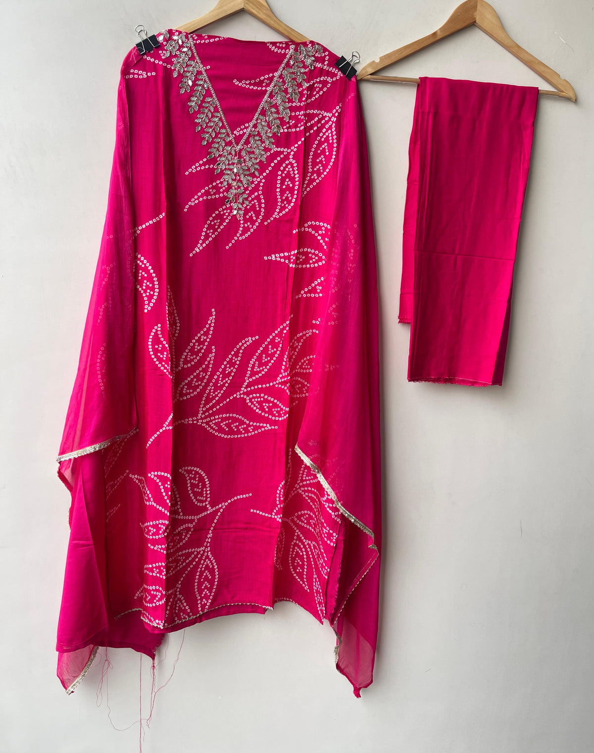 Muslin baandni printed unstitched ladies suit
