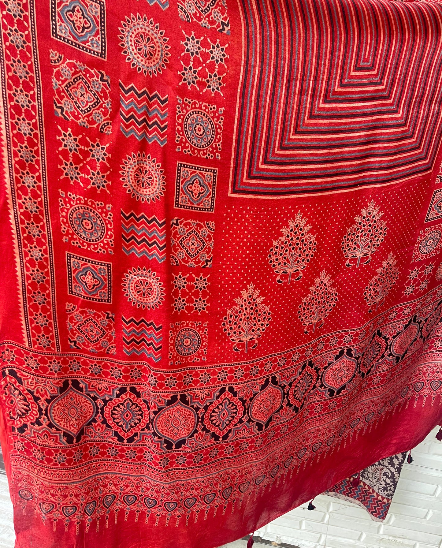 Gajji silk unstitched ladies suit Rc18409