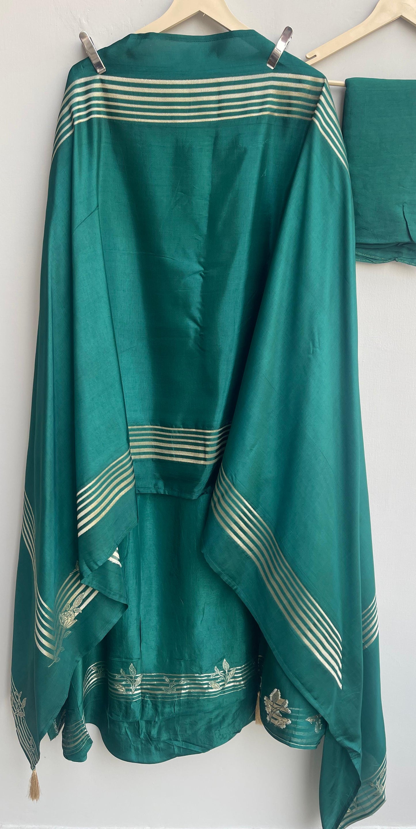 Banarasi tassar silk unstitched ladies suit Rc17905 (a)