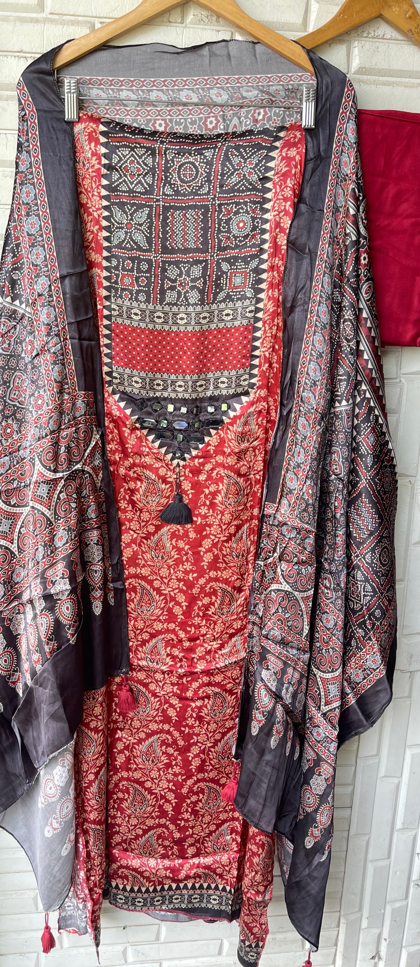 Gajji silk printed unstitched ladies suit Rc19298