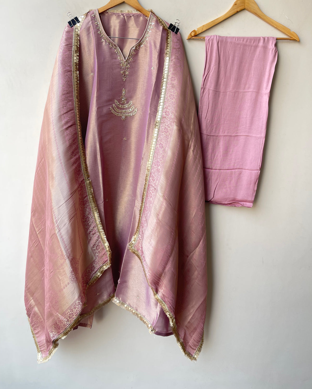 Premium Shimmer Giraffe Silk Unstitched 3 Pcs Designer Suit Set