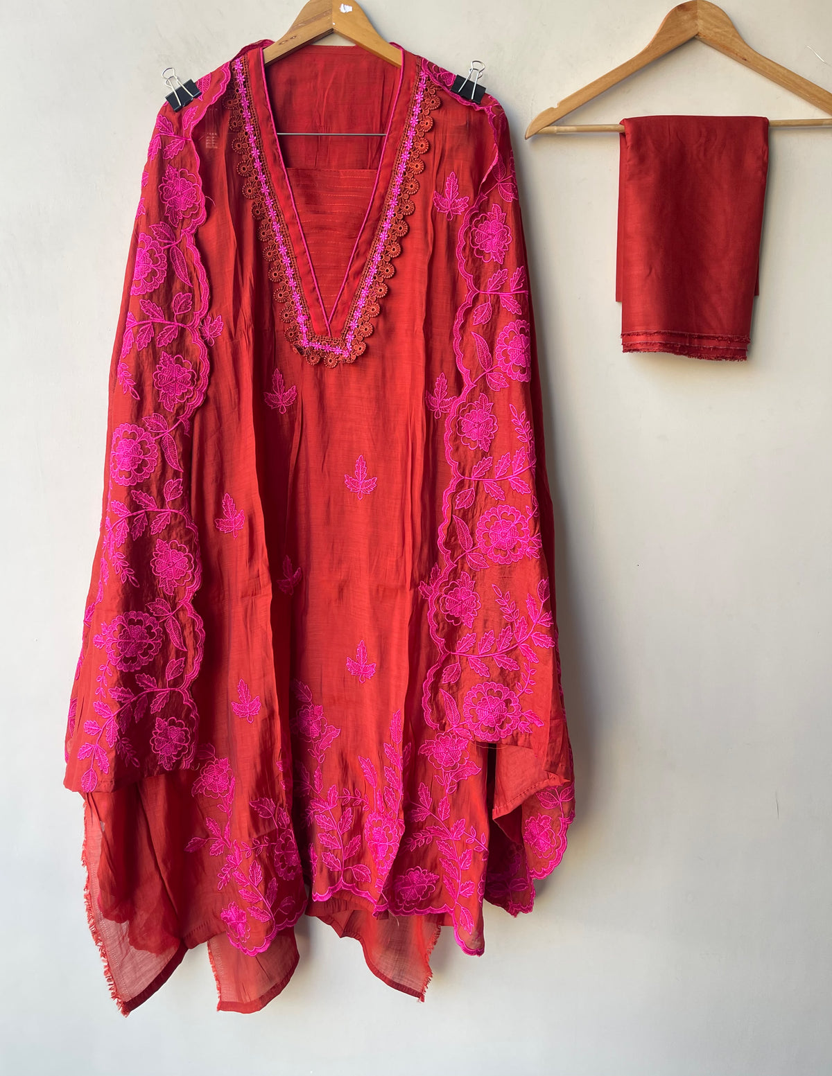Elegant Unstitched Mul Chanderi 3 Pcs Suit Set