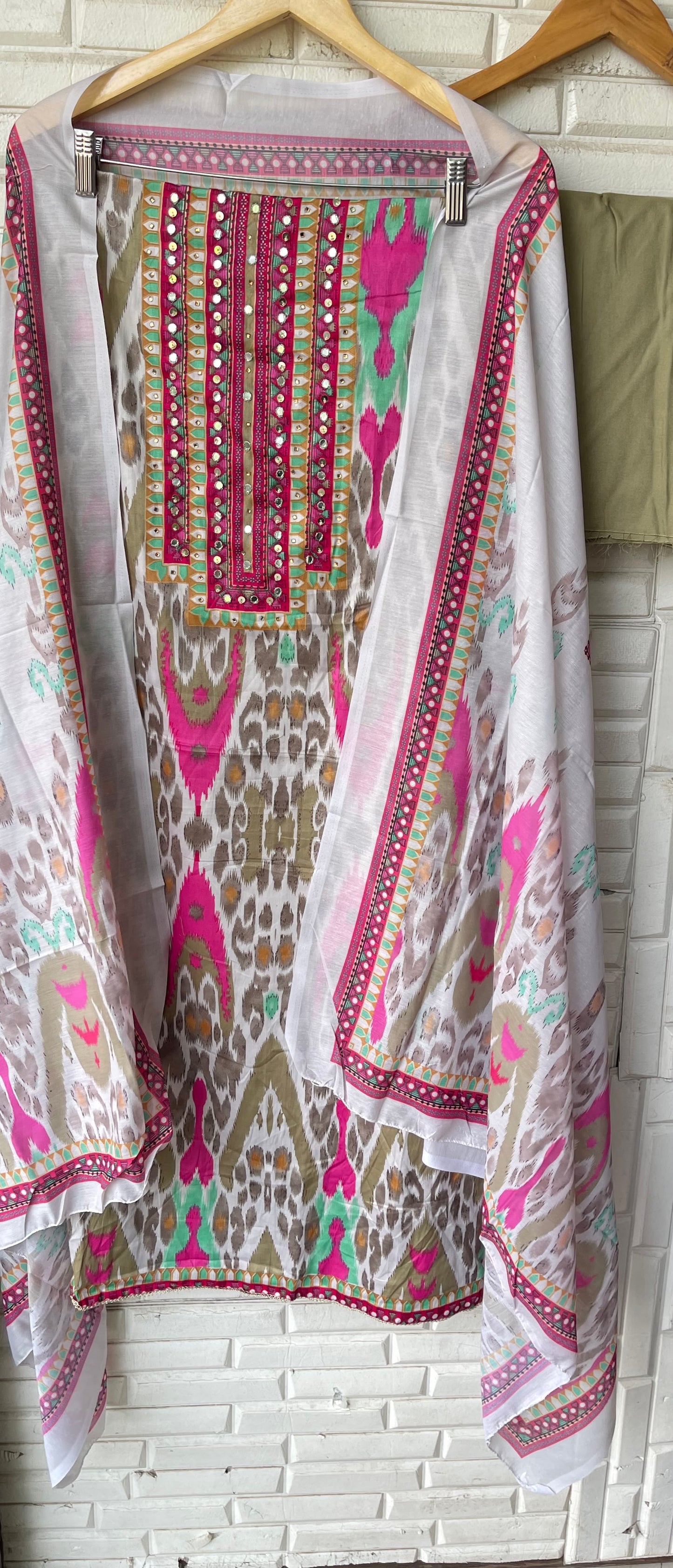 Mul chanderi cotton printed unstitched ladies suit Rc19297
