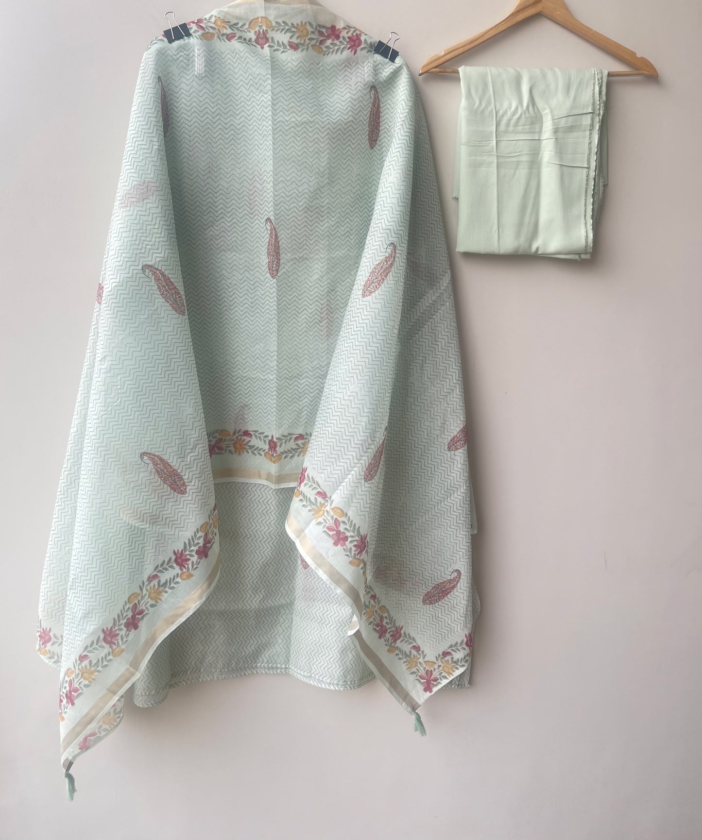 Mul chanderi printed ladies unstitched suit Rc18960 (b)
