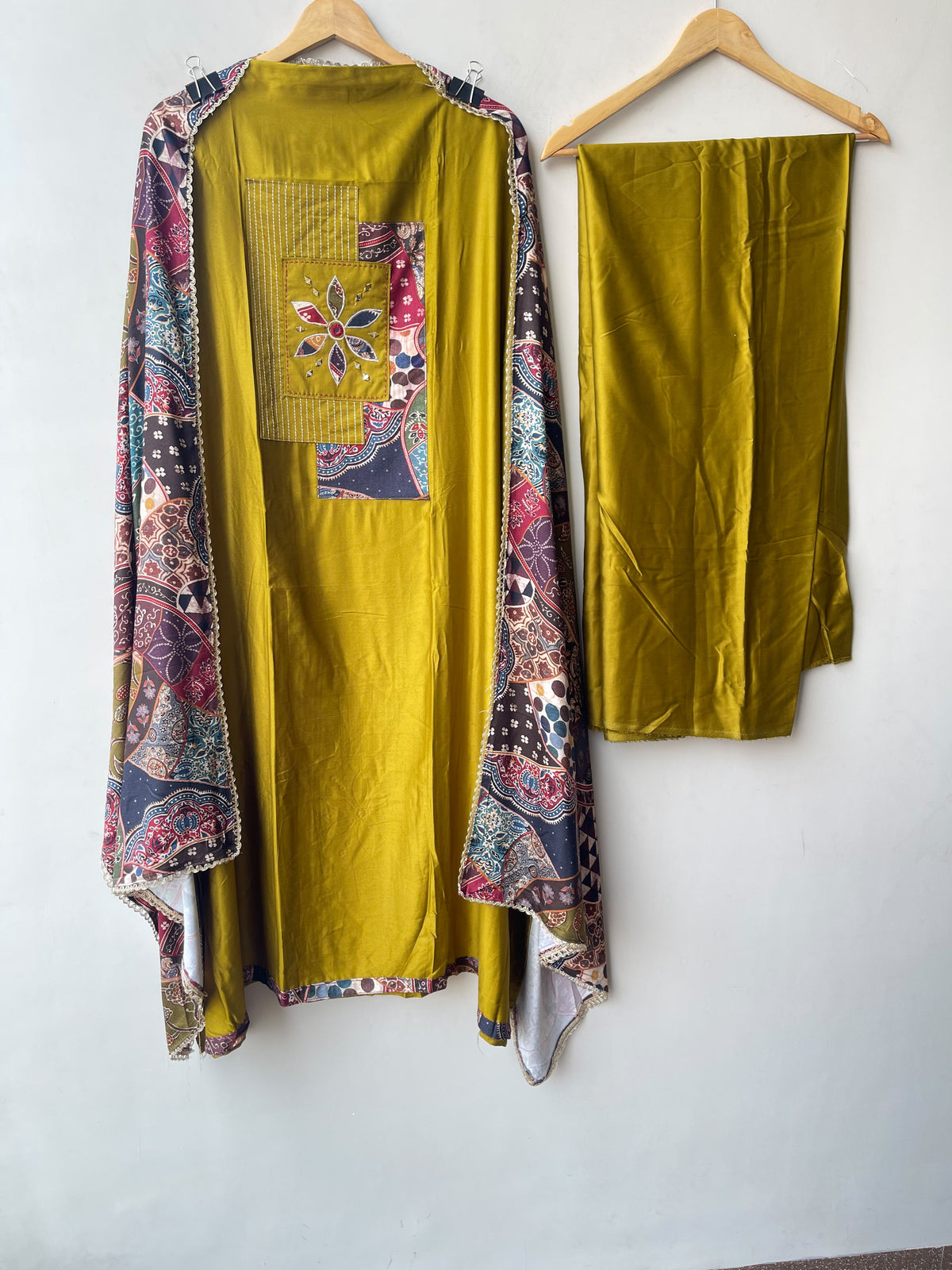 Exquisite Glaze Cotton Printed Fabric Unstitched Suit Set