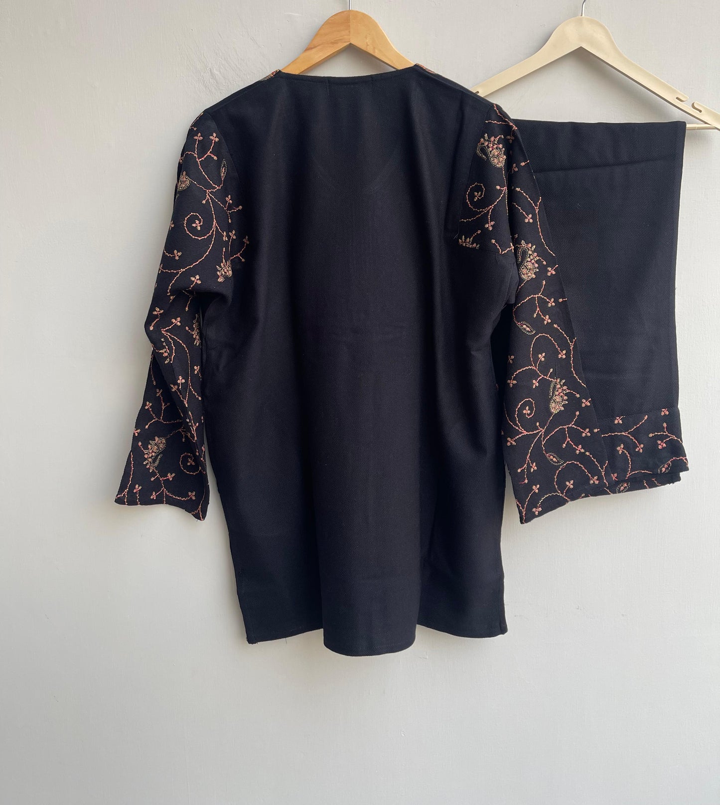 Kashmiri pheron short kurta ladies coord set Rc18352