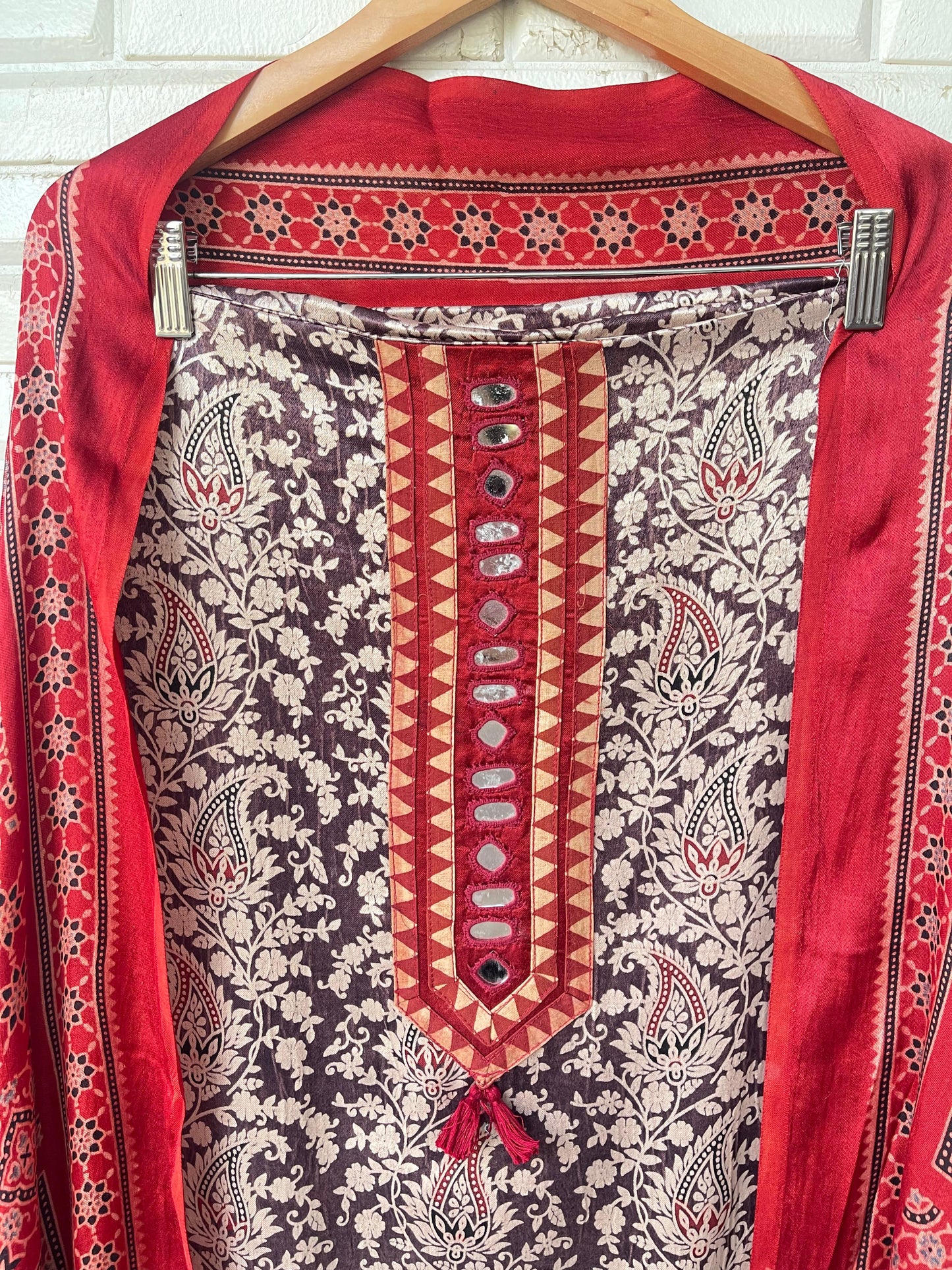 Gajji silk unstitched ladies suit Rc18409