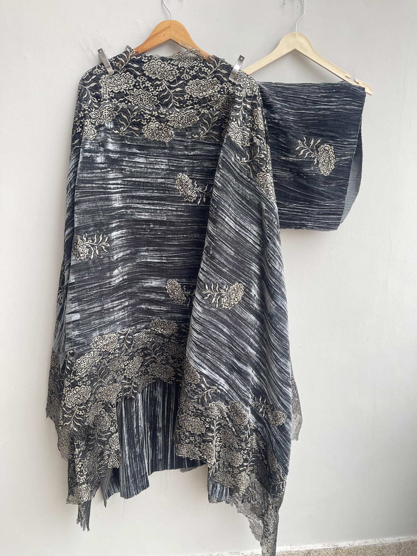 Micra crushed velvet unstitched ladies suit Rc18295