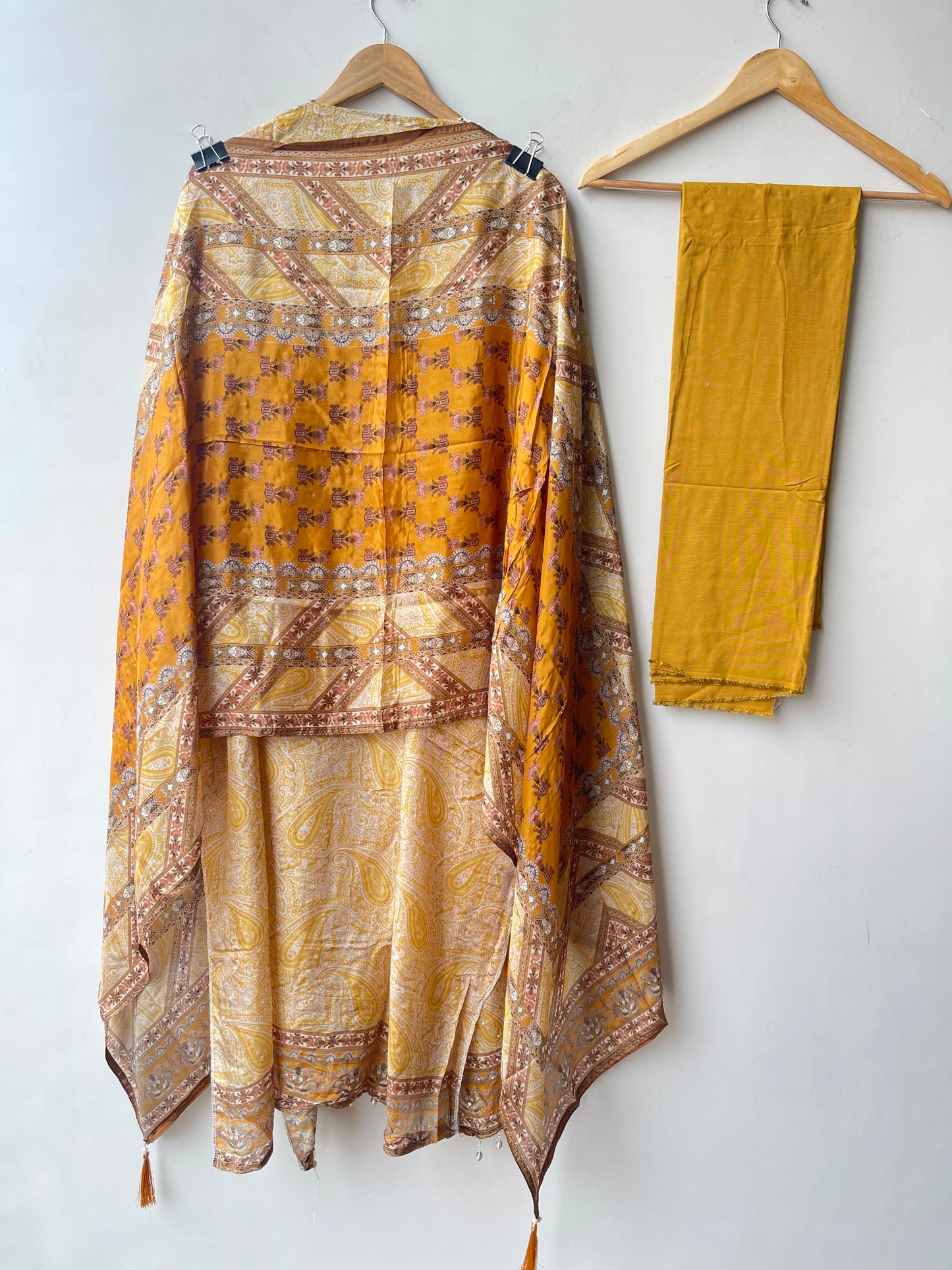 Soft n flowy organza ladies unstitched suit Rc19202