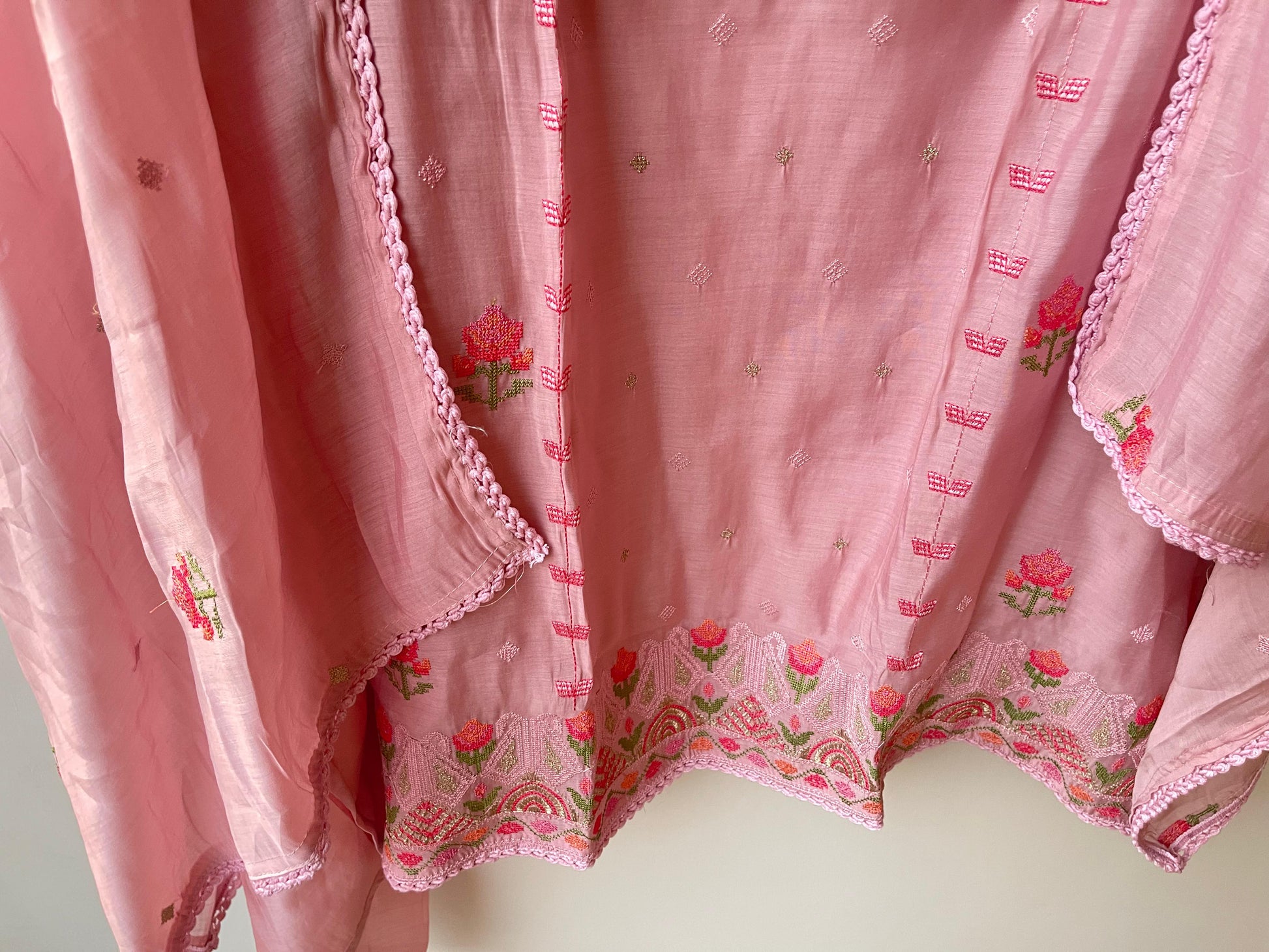 Mul chanderi unstitched salwar suit with resham embroidery and crochet lace – RoyalChicByPriti