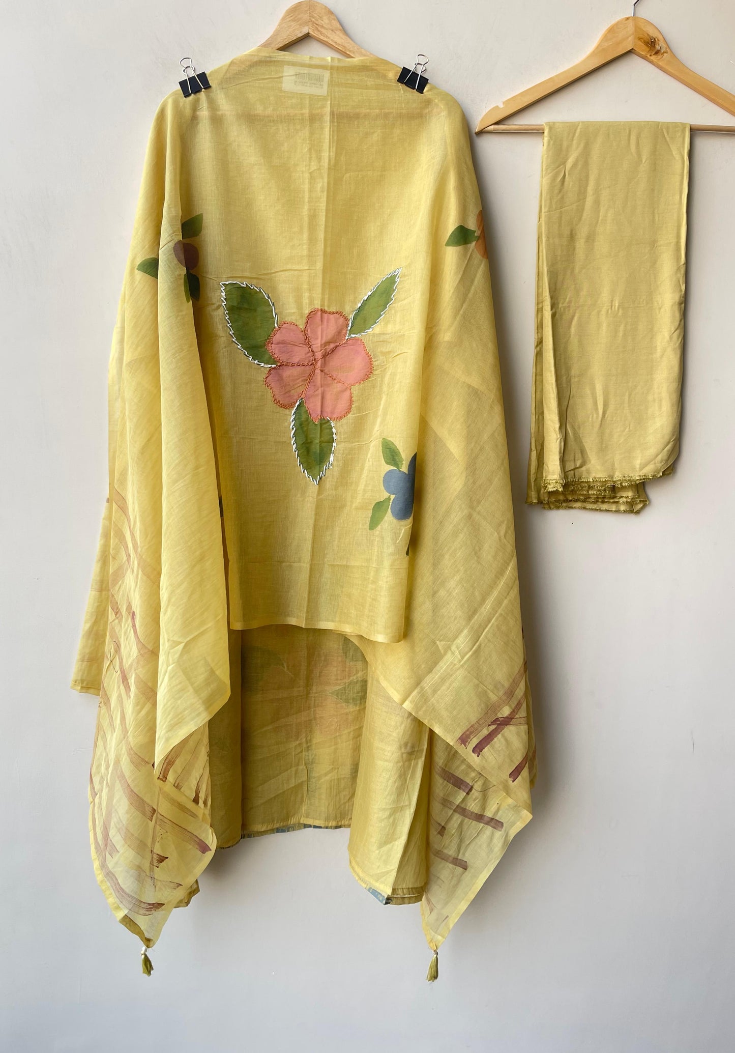 Mul chanderi brush painted unstitched ladies suit