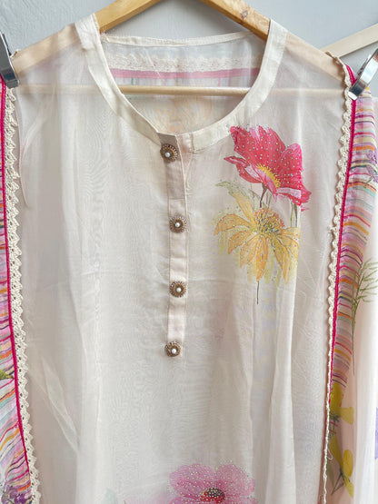 Soft flowy organza unstitched ladies suit Rc18356