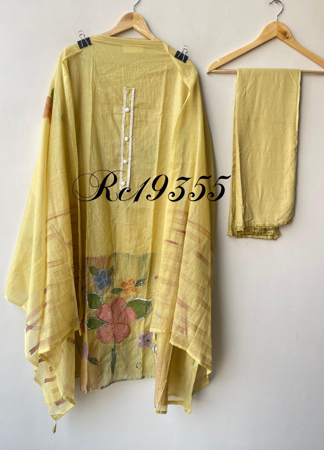 Mul chanderi brush painted unstitched ladies suit