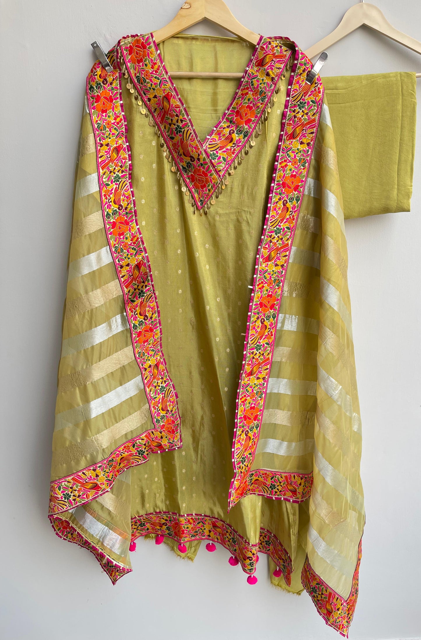 Banarasi silk unstitched ladies suit Rc17948