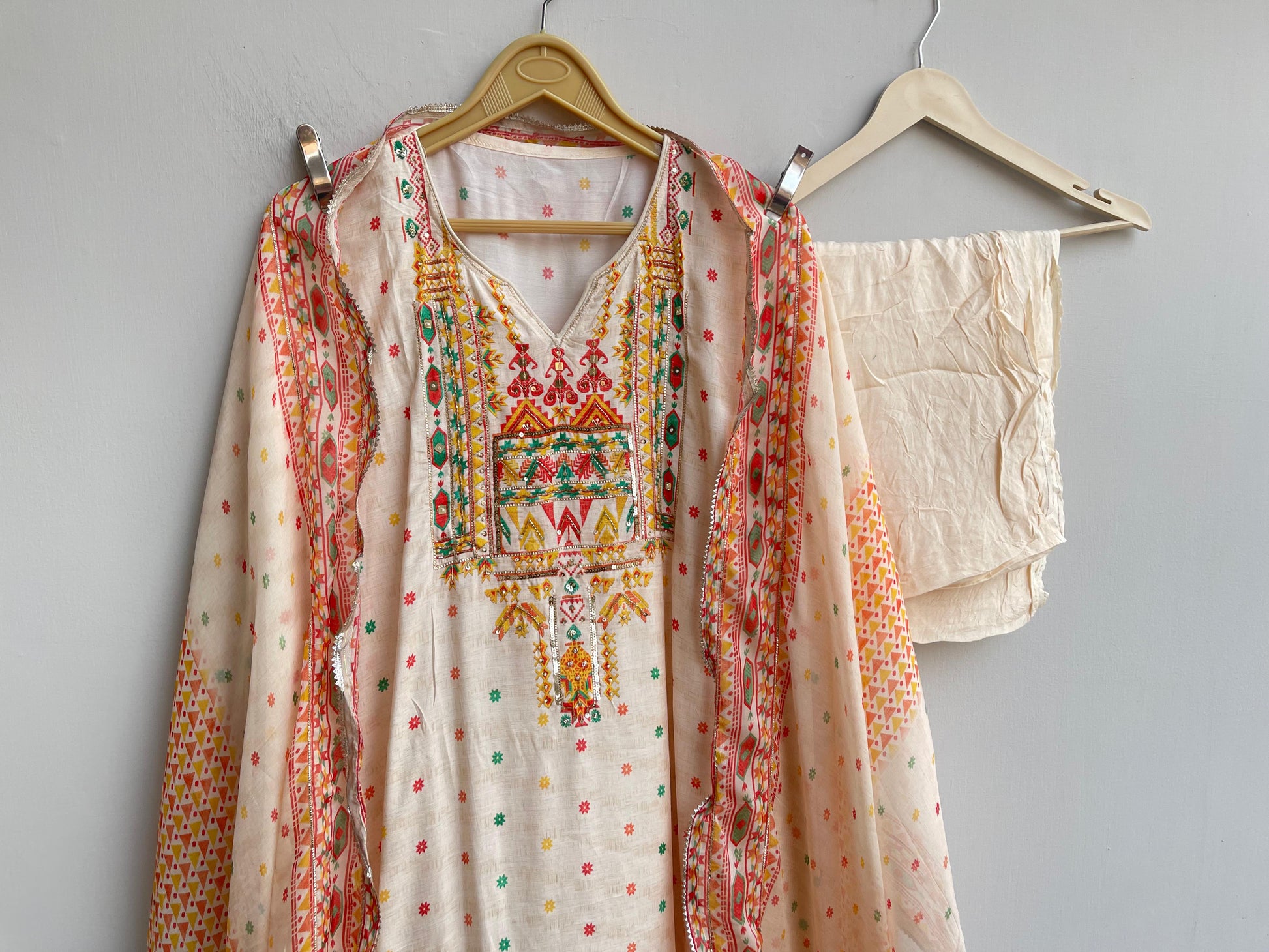 Muslin Printed Unstitched Ladies Suit RC18614
