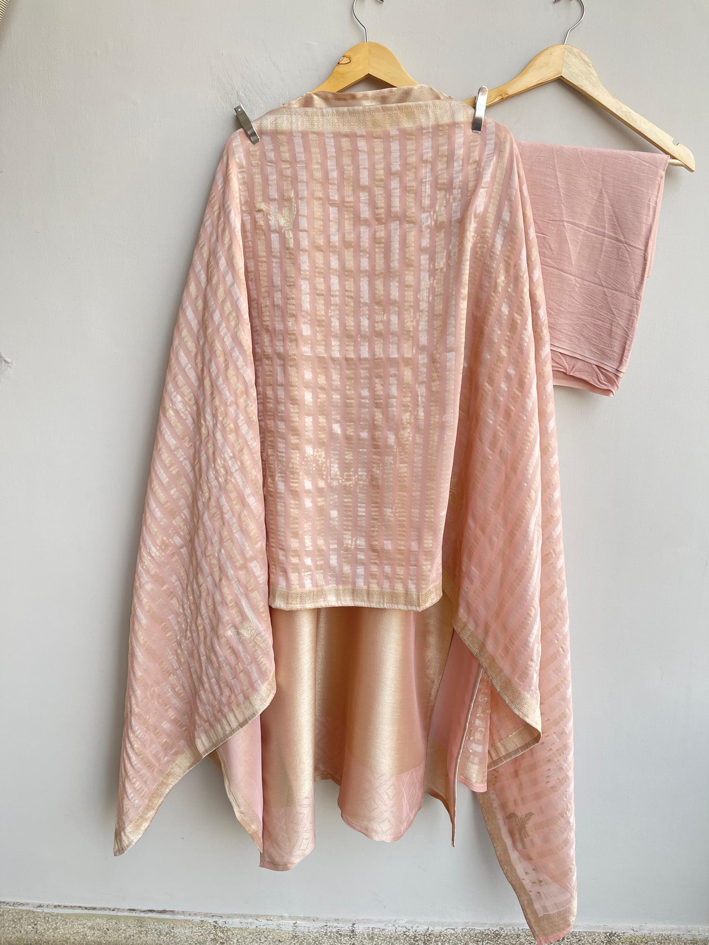 Self shimmer jiraffe silk unstitched ladies suit Rc18484