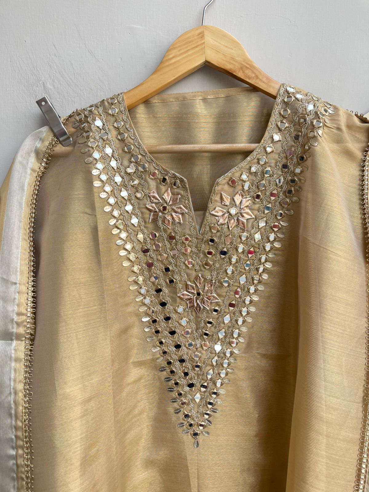 Chanderi silk unstitched ladies suit Rc18440