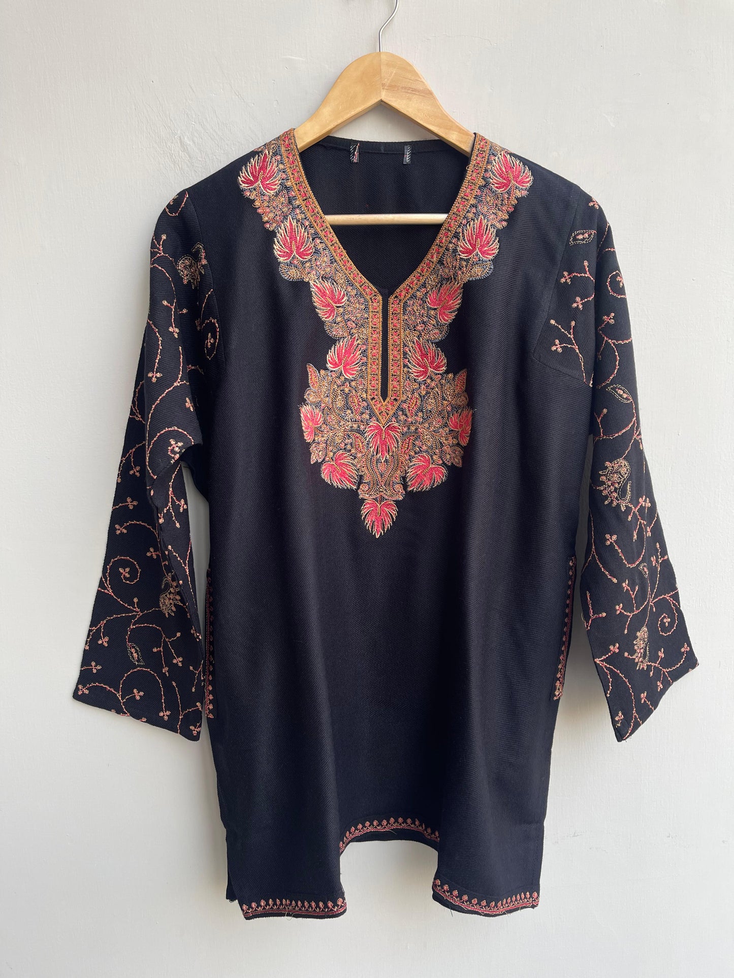 Kashmiri pheron short kurta ladies coord set Rc18352