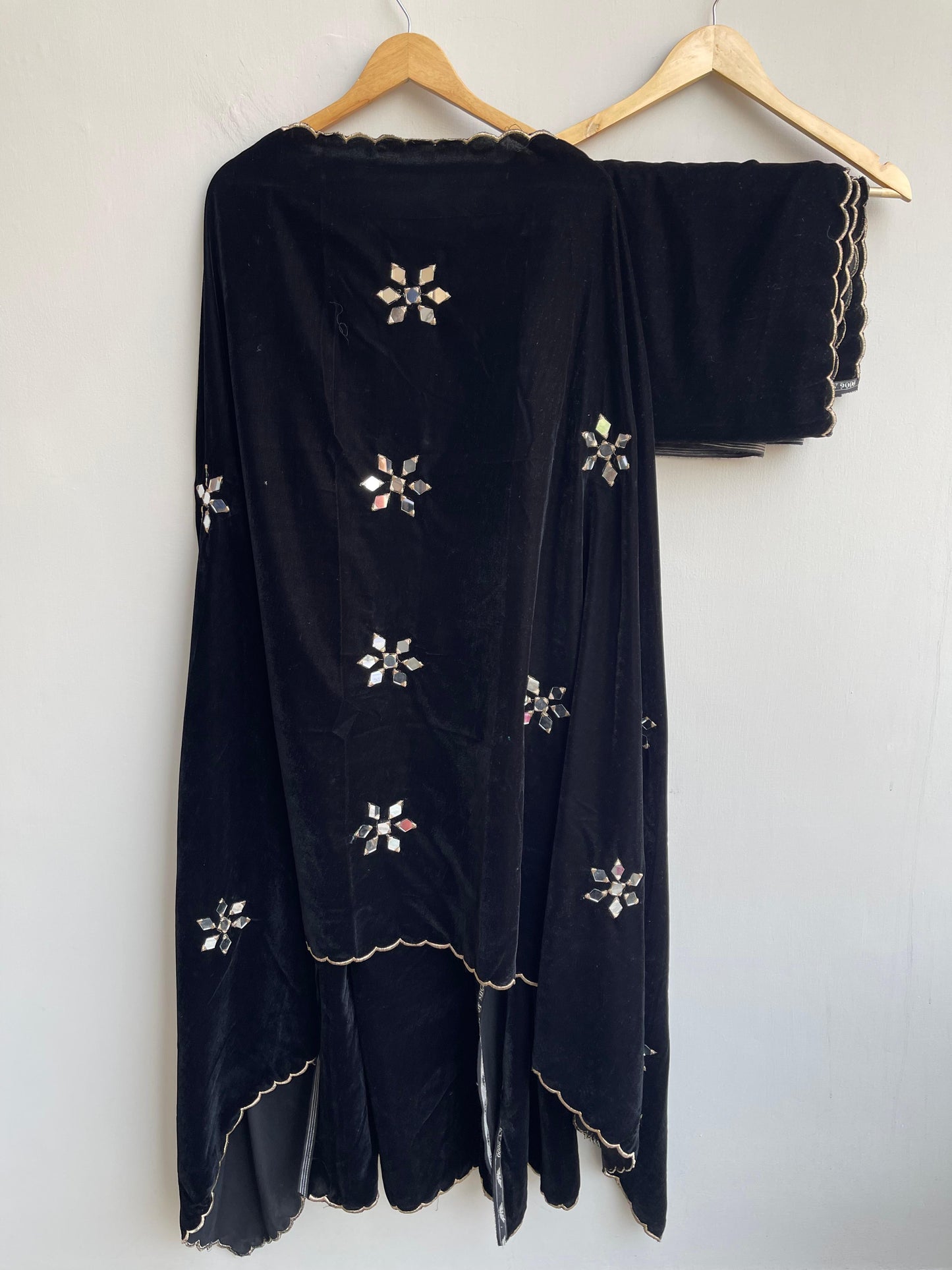 Micra velvet mirror embroidered unstitched ladies suit Rc17850 (a)