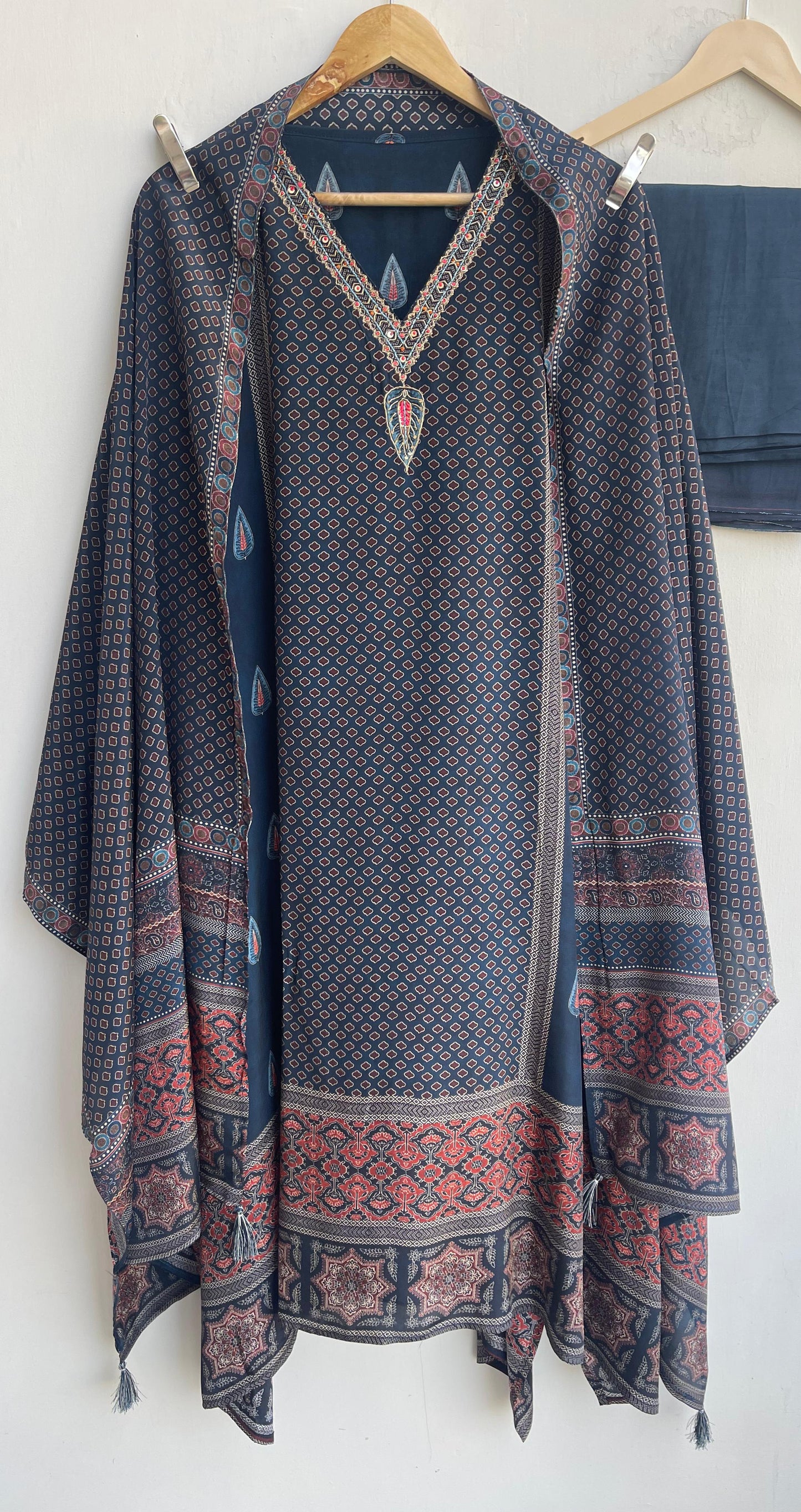 Pure crepe satin unstitched ladies suit Rc17867