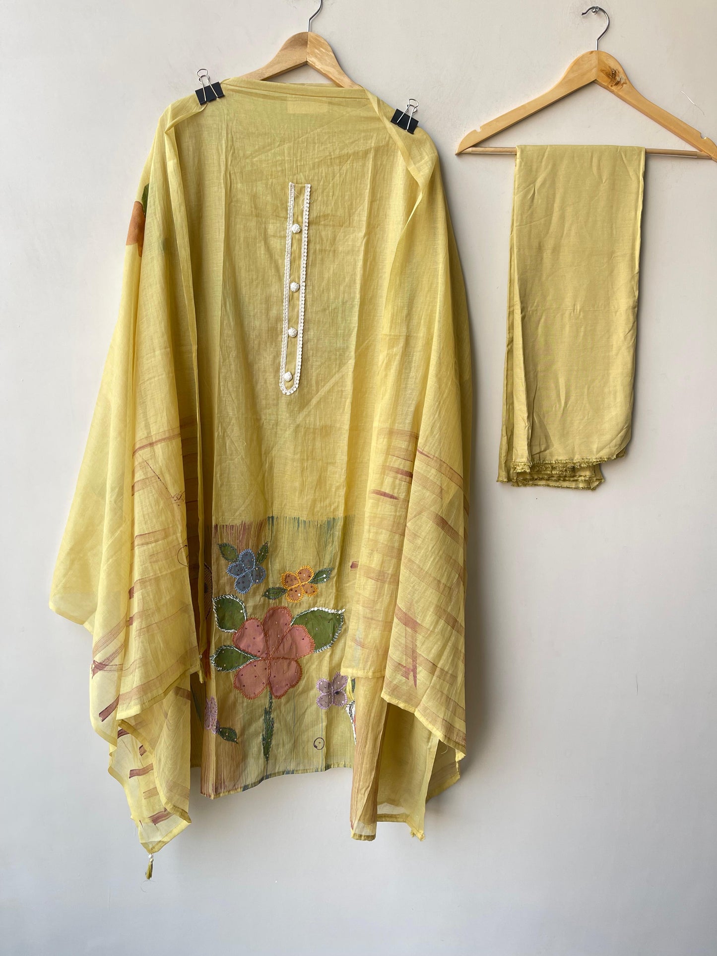 Mul chanderi brush painted unstitched ladies suit