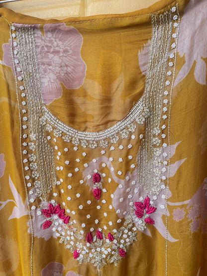 Burberry unstitched ladies suit Rc17772