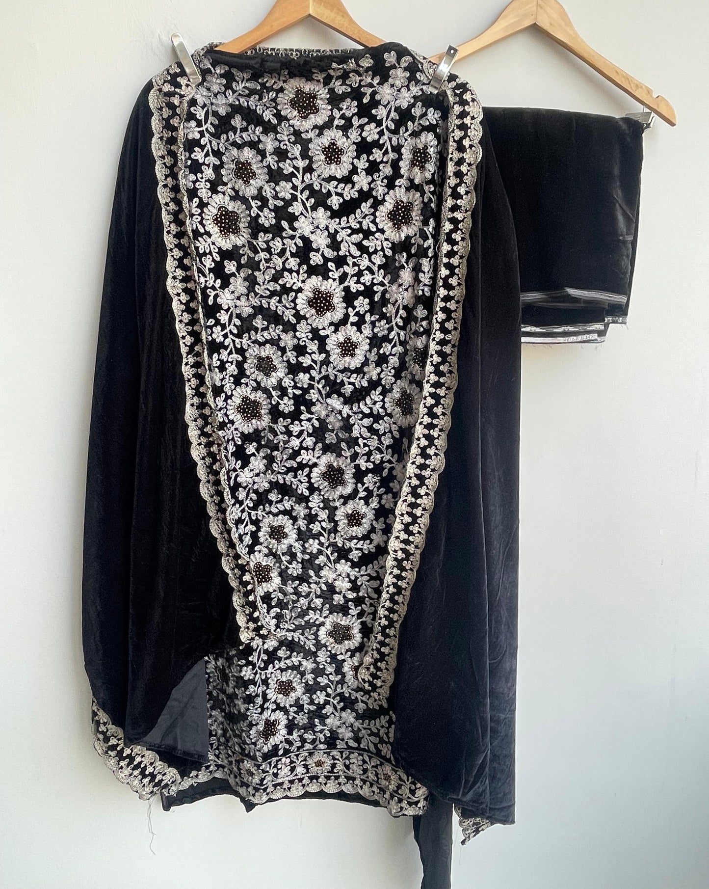 Resham embroidered unstitched velvet ladies suit Rc18838 (b)