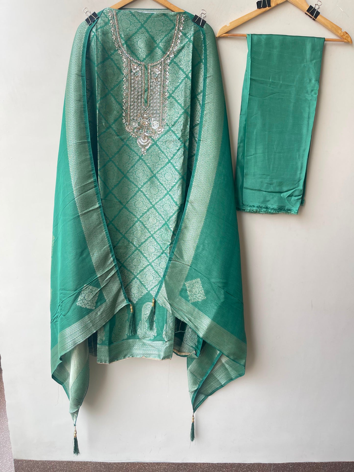 Fine Banarasi shimmer silk unstitched ladies suit Rc19267 (a)