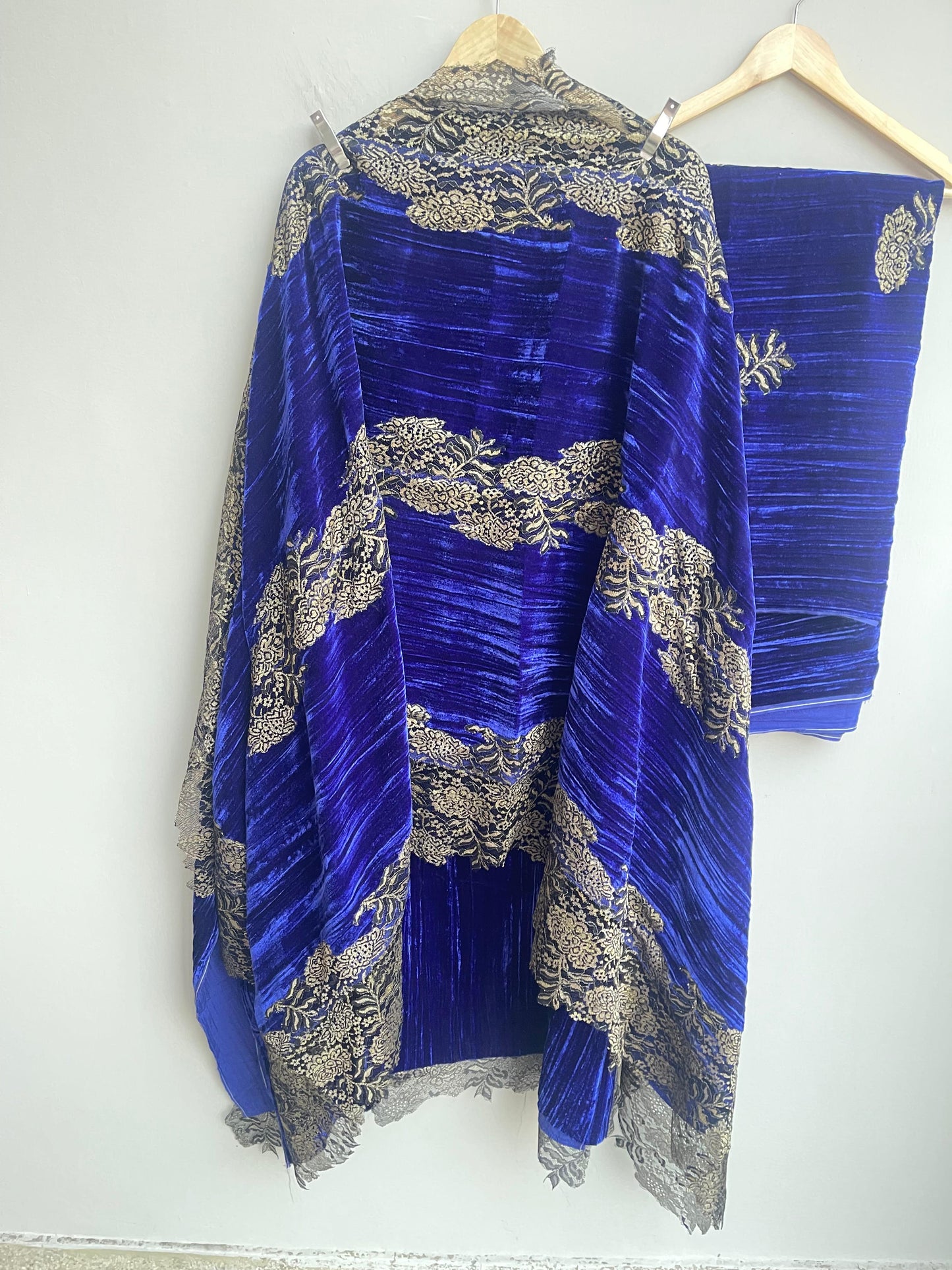 Micra crushed velvet unstitched ladies suit Rc18274