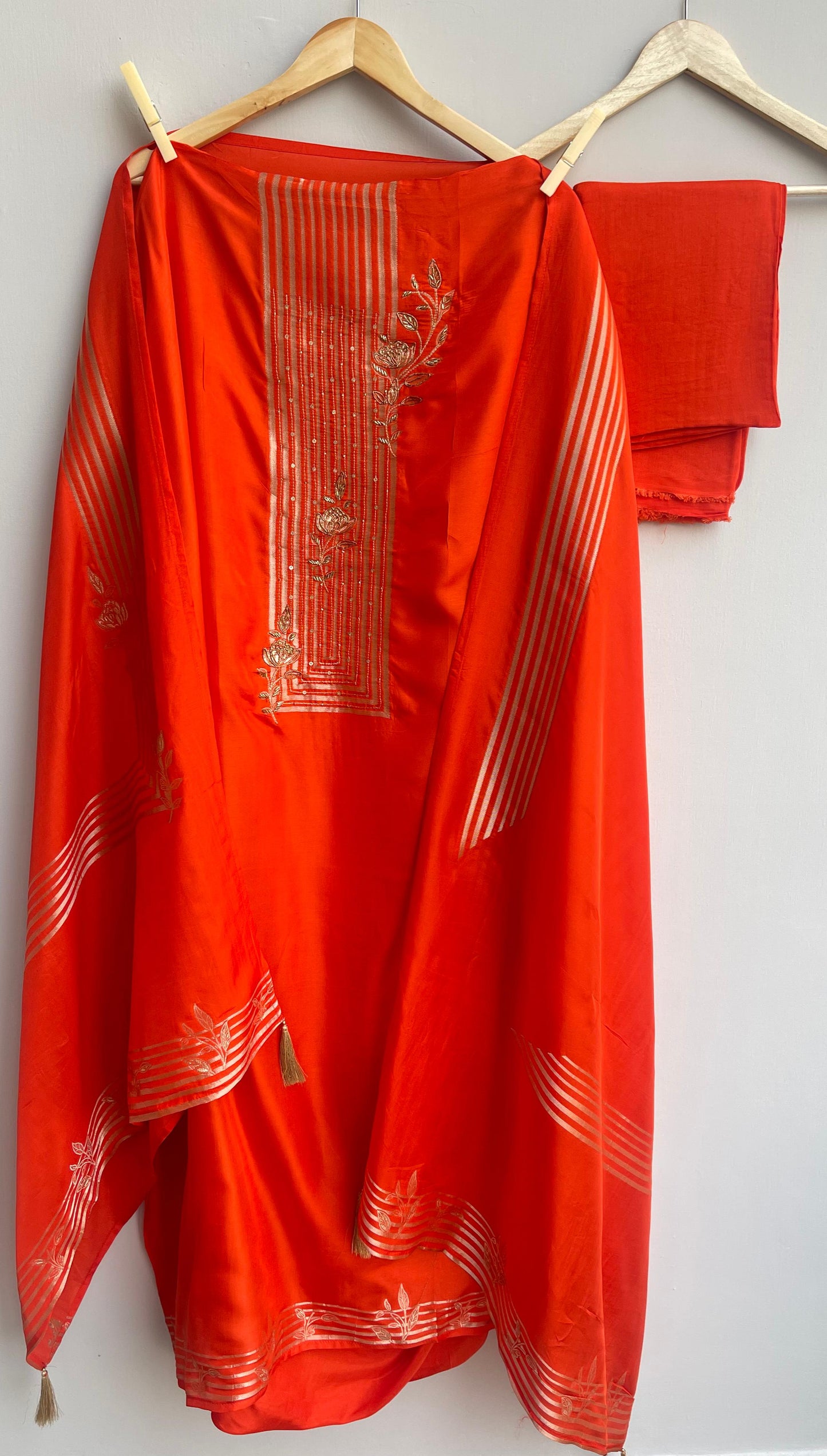 Banarasi tassar silk unstitched ladies suit Rc17905 (b)