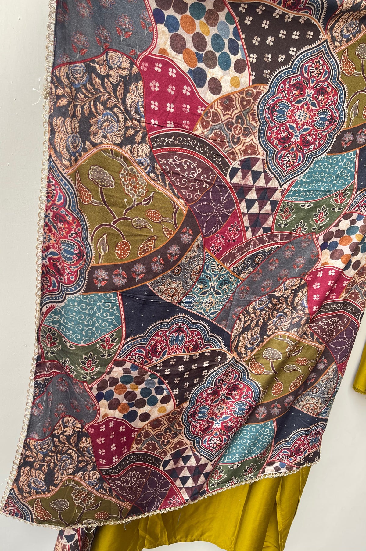 Exquisite Glaze Cotton Printed Fabric Unstitched Suit Set