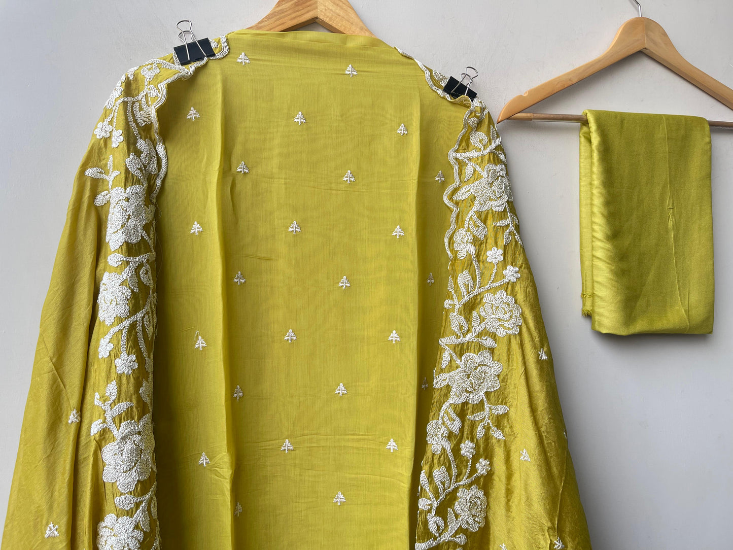 Mul chanderi unstitched ladies suit Rc19326 (a)