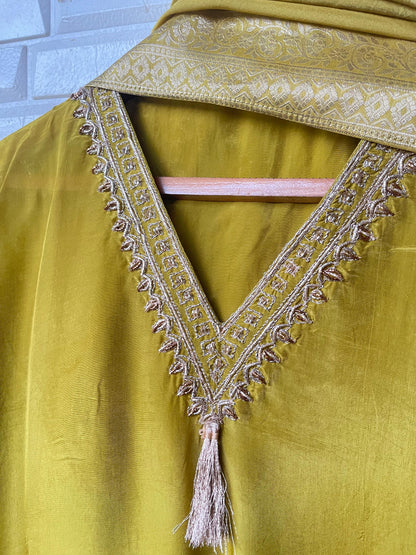 Silk fabric unstitched ladies suit Rc17833 (b)