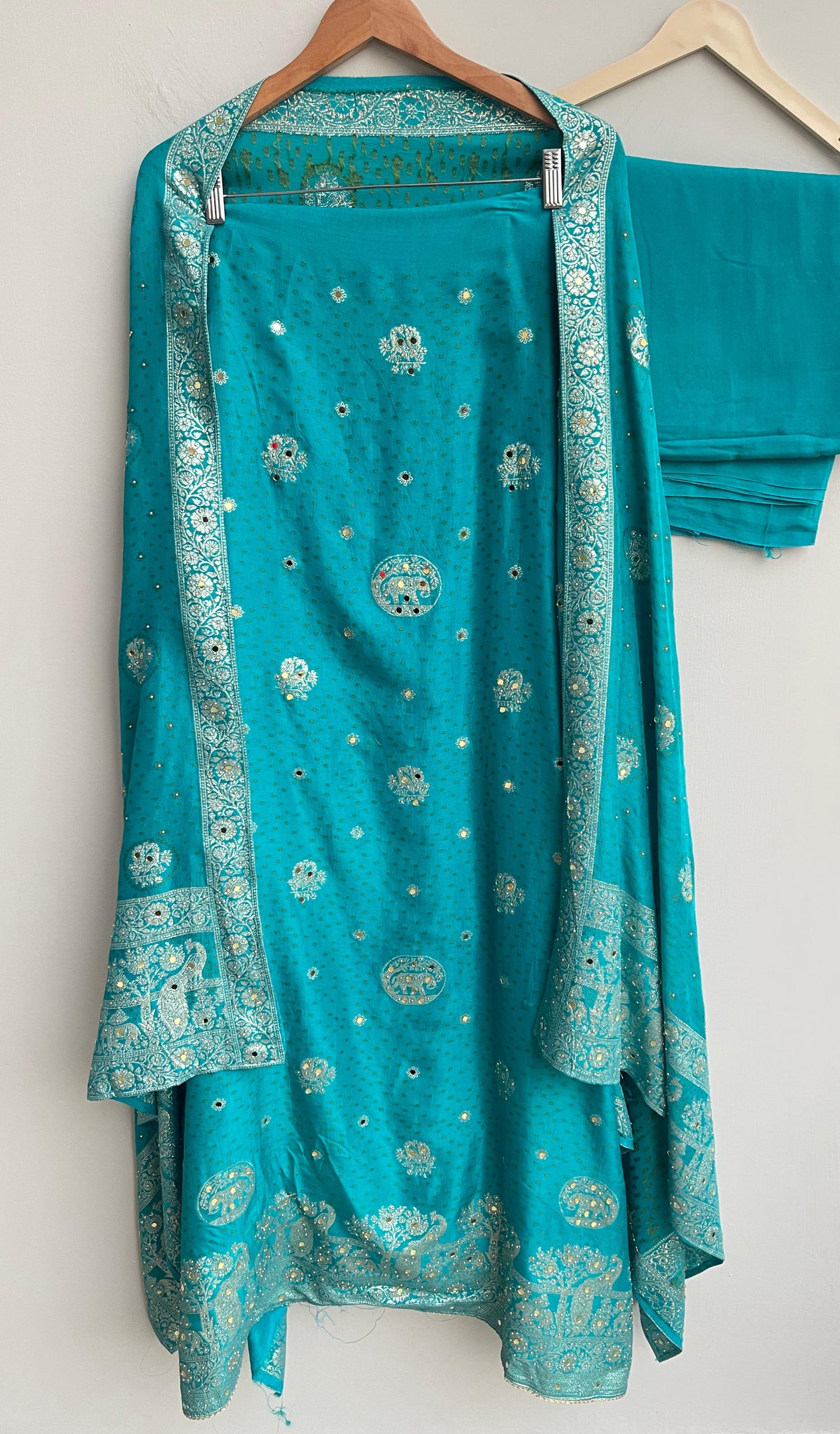 Banarasi silk unstitched ladies suit Rc17840 (b)