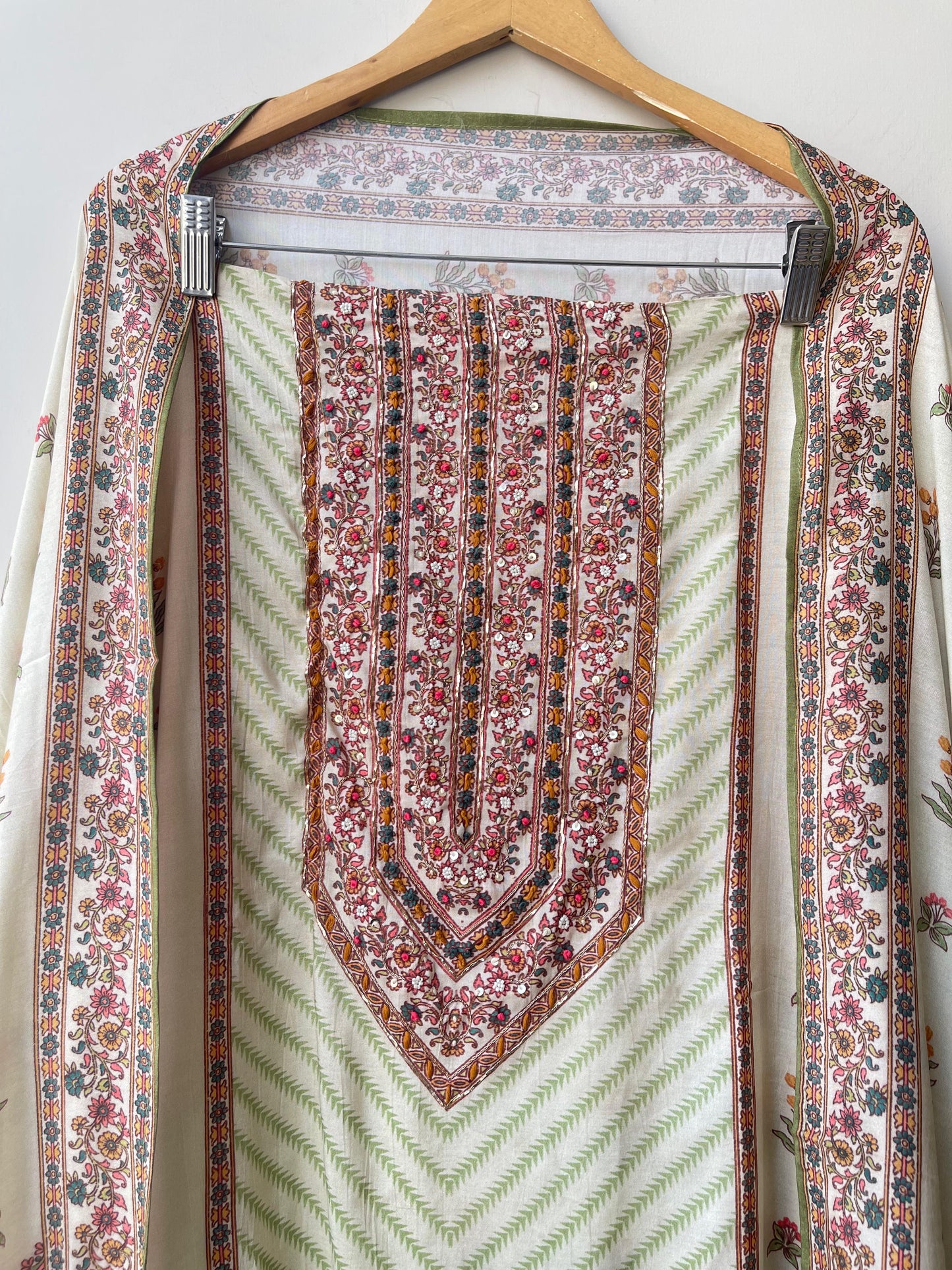 Muslin Printed Unstitched Ladies Suit RC-18752