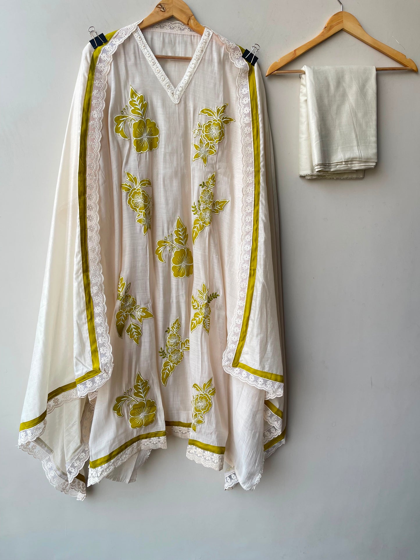 Mul chanderi unstitched ladies suit Rc19177